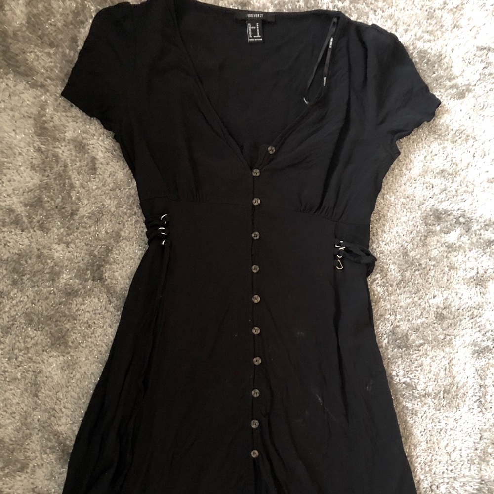 Short sleeve dress with buttons